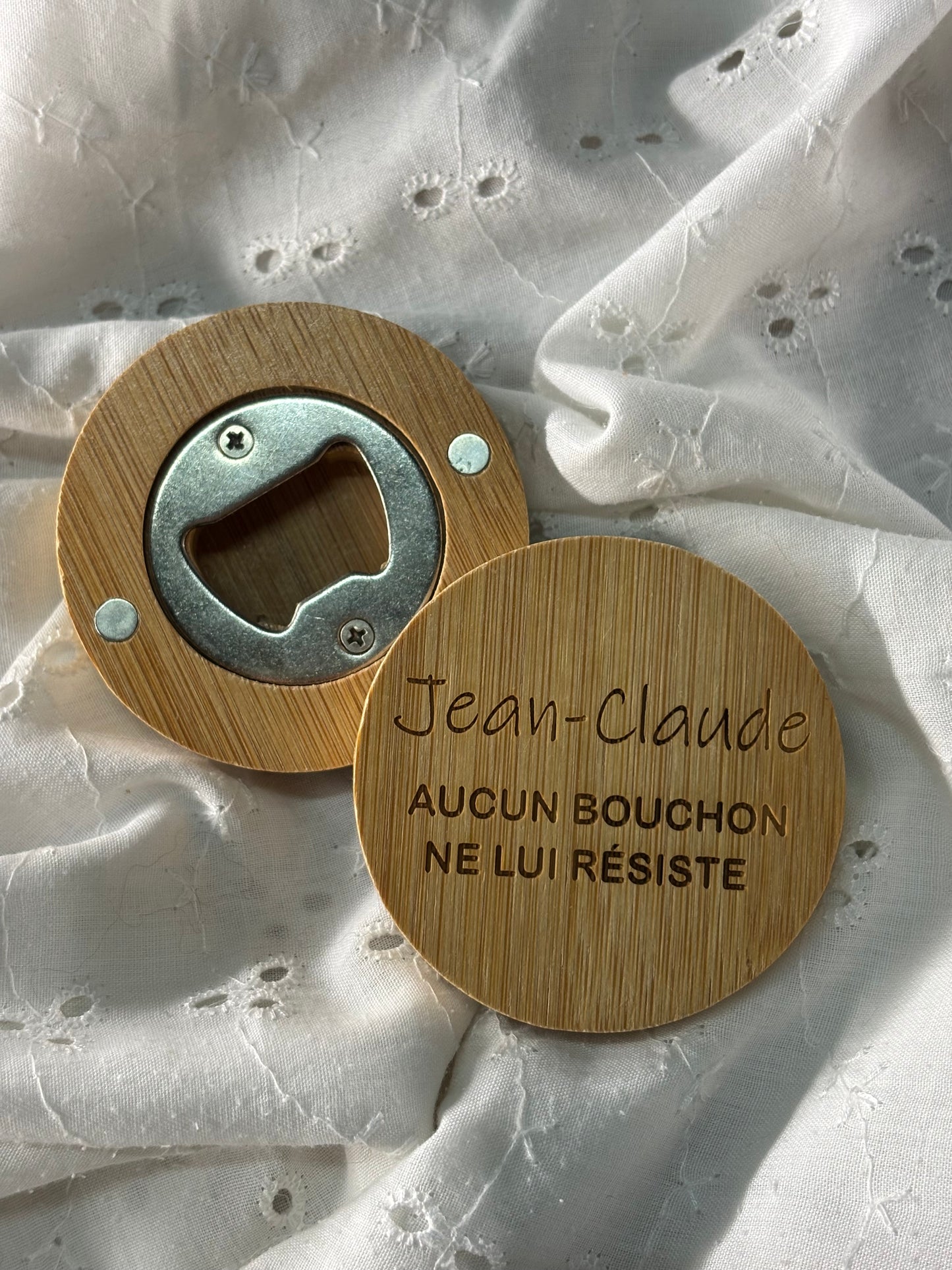 Décapsuleur aimanté "[prénom] aucun bouchon ne lui résiste"
